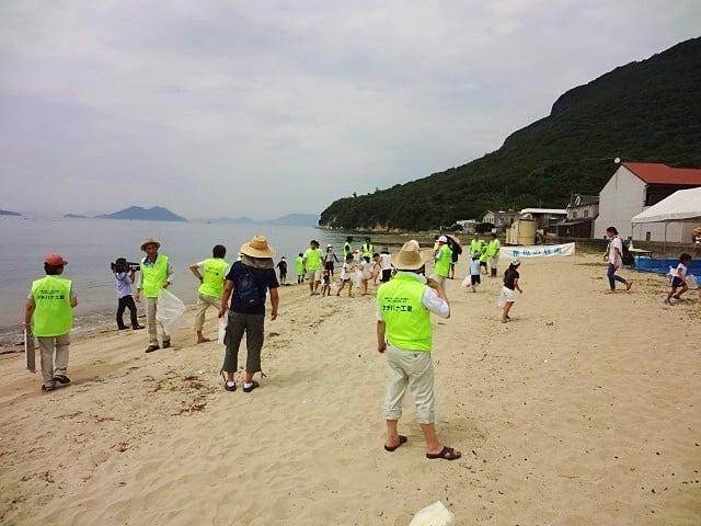 稚魚放流in浦生海岸