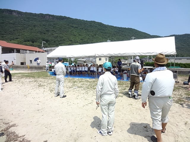 稚魚放流　in　浦生海岸