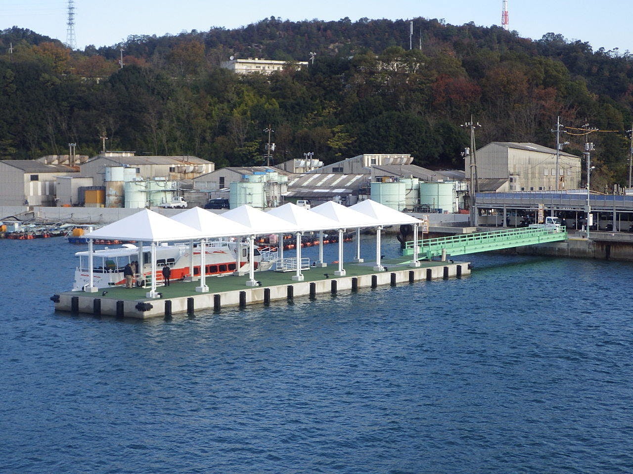 浮桟橋据付工事
